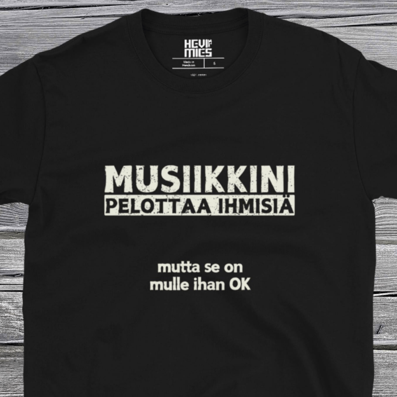 Musiikkini pelottaa ihmisiä t - paita - Hevimies