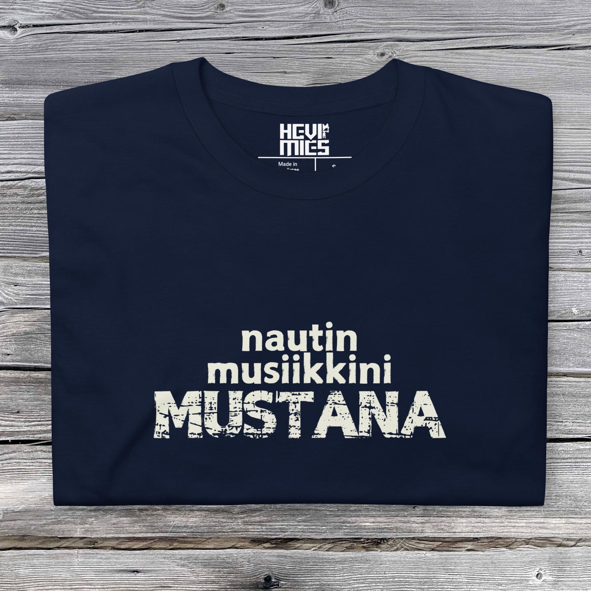 Nautin musiikkini mustana t - paita - Hevimies